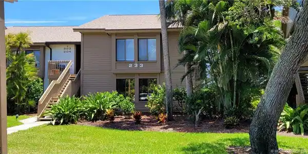 233 NE Edgewater Drive