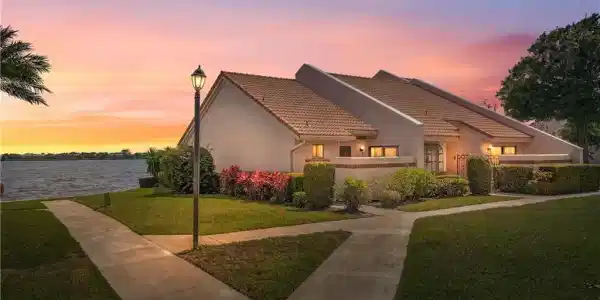3523 SE Sandpiper Circle