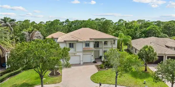 5044 SW Saint Creek Drive