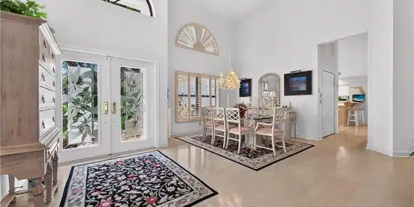Image 4: Front Entry