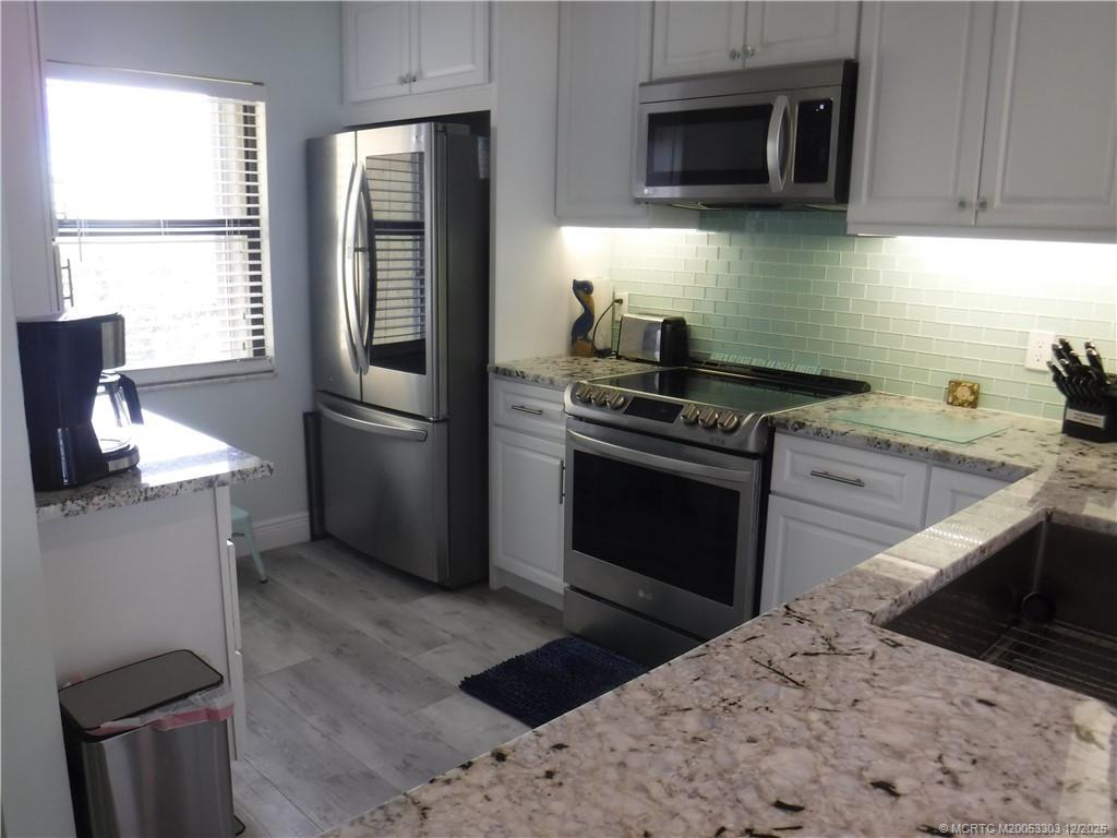 Image 3: Kitchen with new appliances