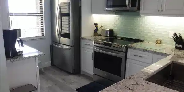 Image 3: Kitchen with new appliances