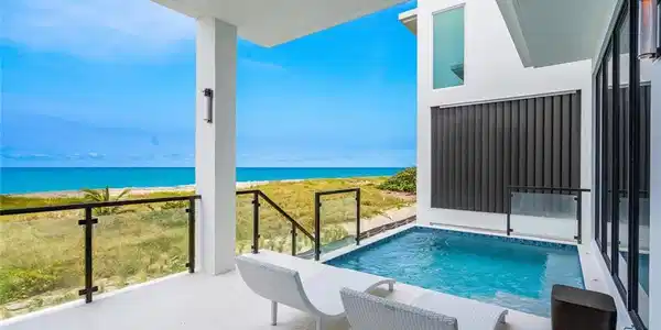 Image 3: Pool deck
