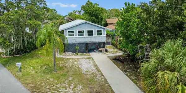 3027 SW Cedar Trail