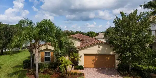 348 SW Sun Circle