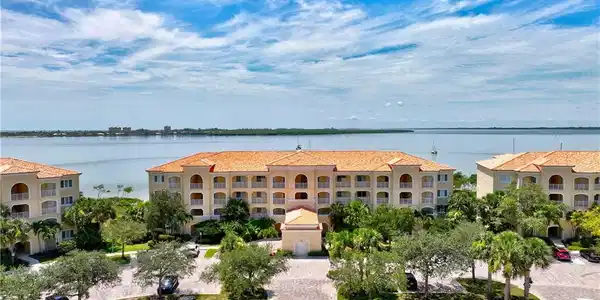 22 SW Harbour Isle Drive W
