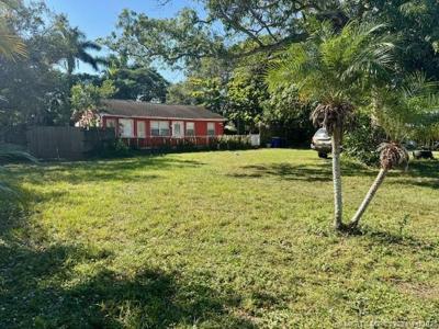888 SW 28th Street