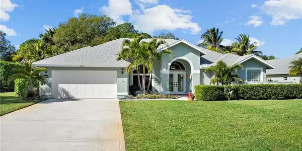 3802 SW Woodbriar Lane