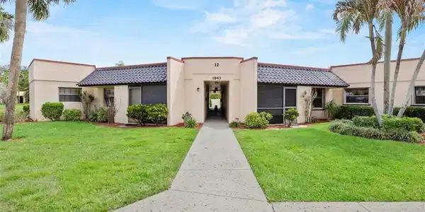 1943 NE Collins Circle