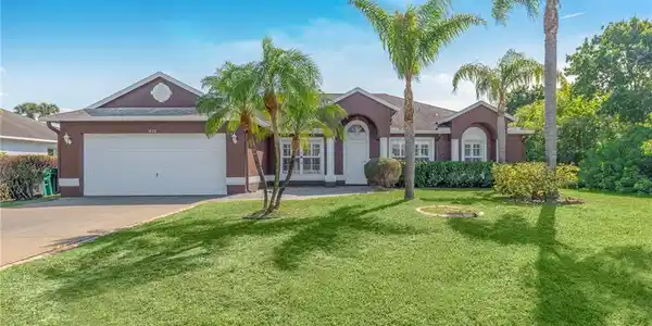 458 SE Essex Drive