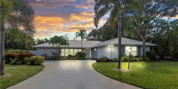 7 Riverview Drive