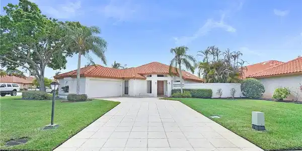 2975 SW Mariposa Circle