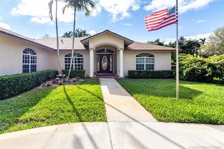 2440 NE Pinecrest Lakes Boulevard