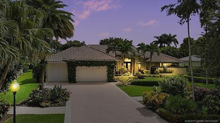19085 SE Coral Reef Lane