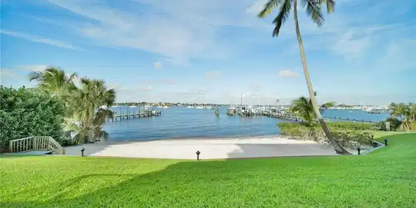 Image 4: One of Two Beaches