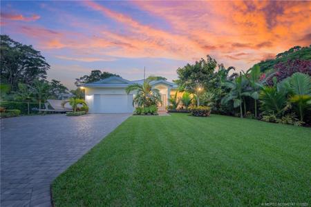 1345 NW Pine Ridge Trail