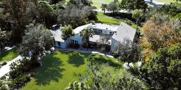 1672 SW Sandtrap Crescent