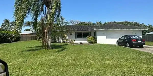 2428 NW Everglades Boulevard