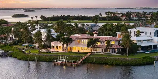 2440 SE Bahia Way