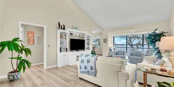2560 NW Seagrass Drive
