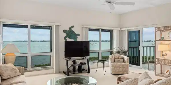 144 NE Edgewater Drive