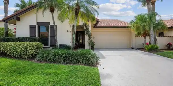 2369 SW Bobalink Court