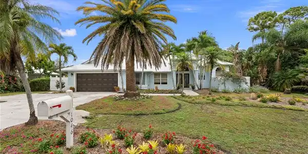 1046 SW Sand Oak Drive