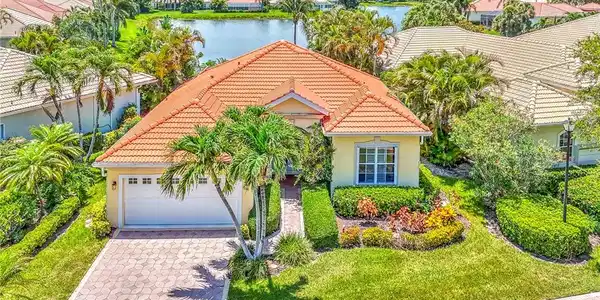 944 Island Club Square