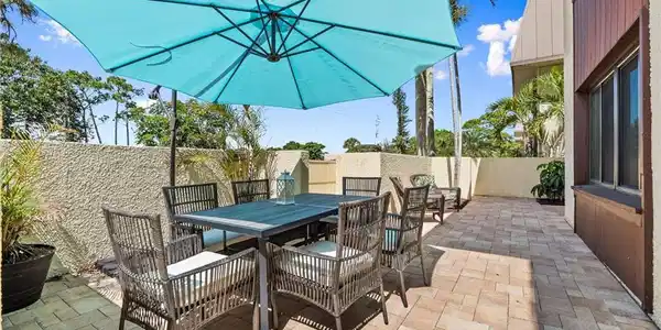 1800 SE Saint Lucie Boulevard