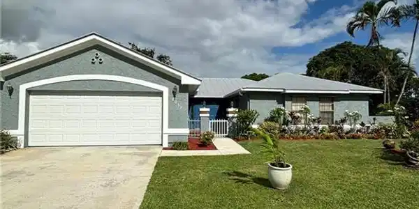 2017 SE Van Kleff Avenue