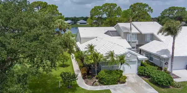 2400 SW Foxpoint Trail