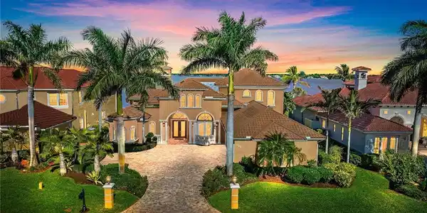 166 SW Palm Cove Drive