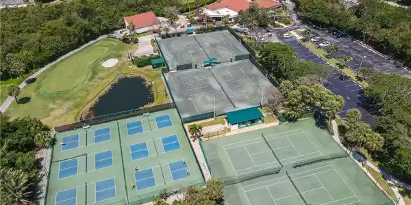 Image 3: Island Dunes Country Club