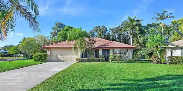 2225 SW Creekside Drive