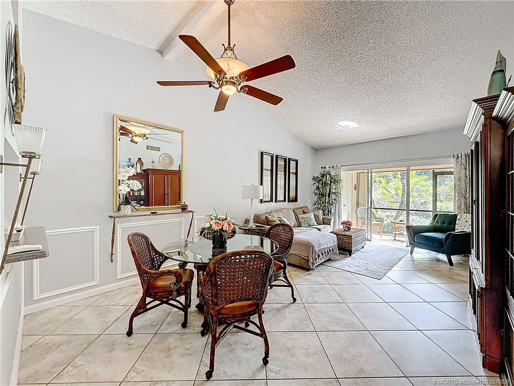 Image 2: ALL TILED, HIGH CEILINGS, FRESH PAINT, PASS THROUG