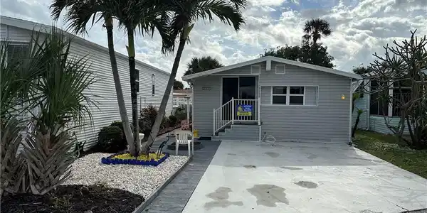 2118 Nettles Boulevard