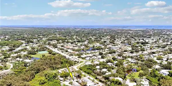 Image 2: Aerial view, proximity to the Indian River