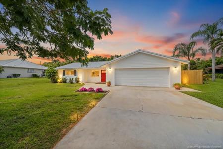 2416 NW Everglades Boulevard
