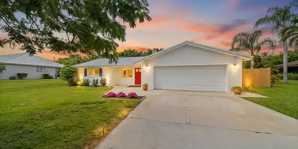 2416 NW Everglades Boulevard