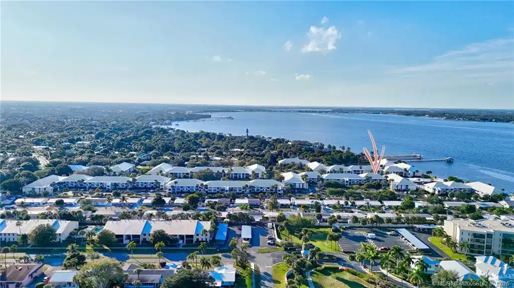 Image 1: Unit close to River, Pool, Pier and Clubhouse