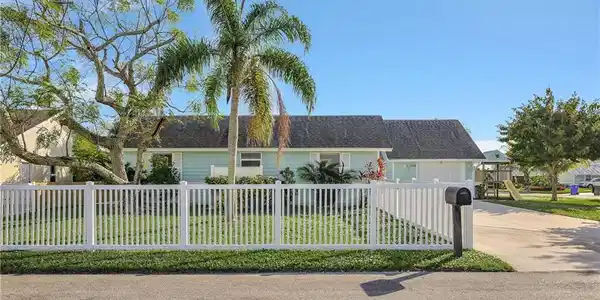 1366 SW Vizcaya Circle