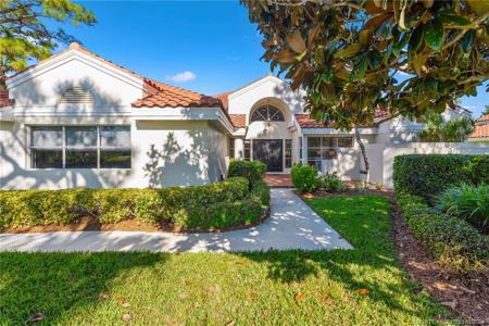 2014 NW Laurel Oak Lane