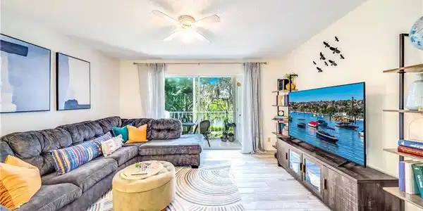2512 SE Anchorage Cove