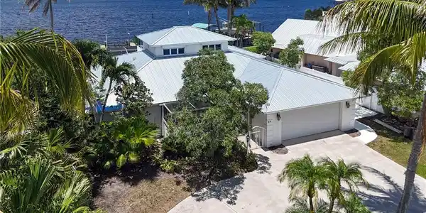30 SW Riverway Boulevard