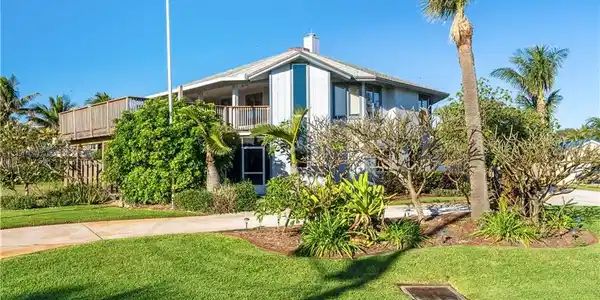 1915 Surfside Drive