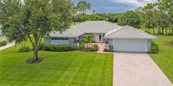 1463 SW Troon Circle