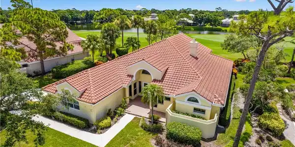 2015 NW Laurel Oak Lane