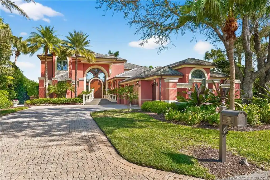 Image 1: Estate Home in Harbour Ridge Yacht & CC