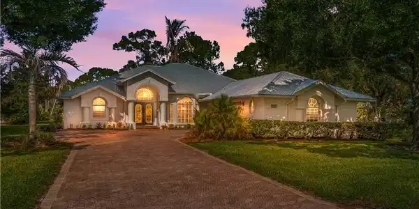 5535 SW Landing Creek Drive