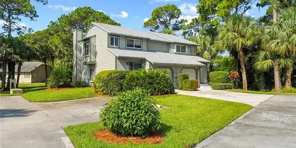 616 NE Wax Myrtle Way